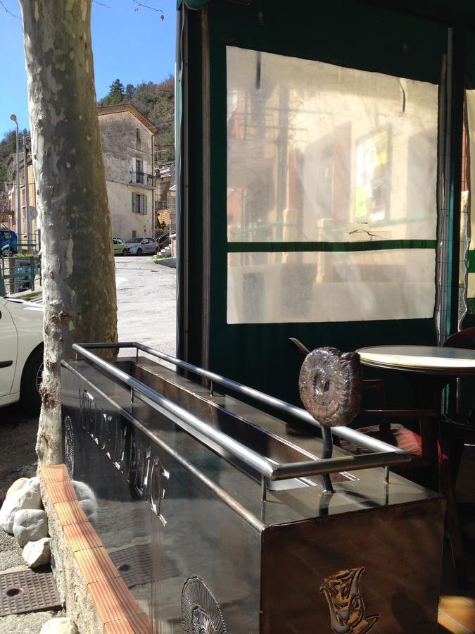 Bar Hotel De La Place Mezel (Alpes-de-Haute-Provence) Exterior photo